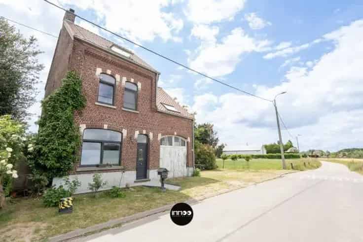 Huis Te Koop: Karakterwoning met Landelijke Tuin en Recente Renovaties