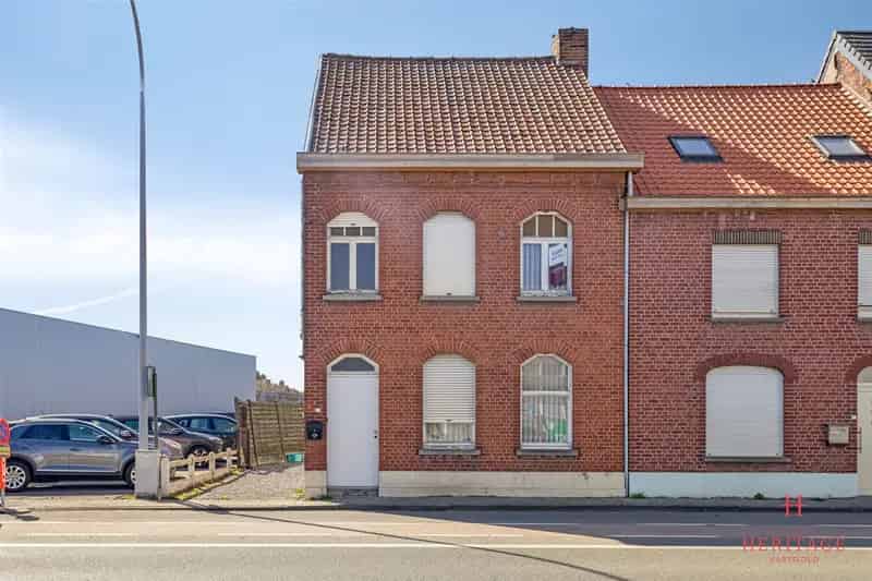 Ruime gezinswoning te renoveren in Sint Baafs Vijve