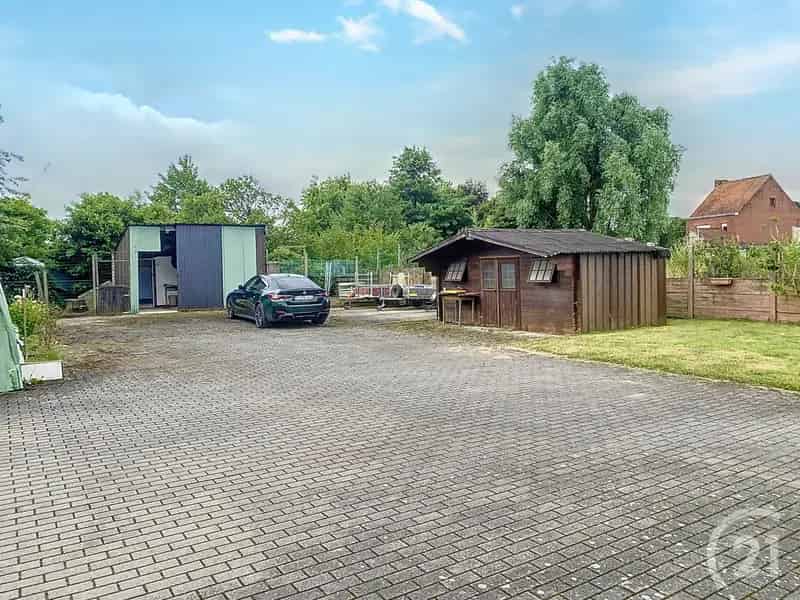 Grote Woonst met Handelspand te Schoonderbuken