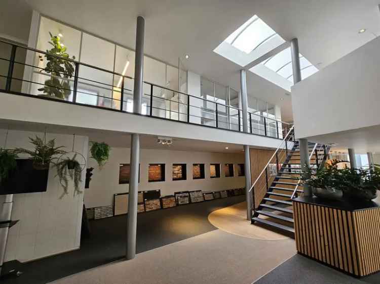 TE HUUR Showroom met Kantoren Genk