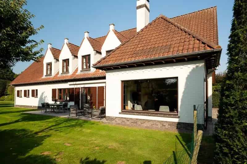 Landhuis met grote tuin en garage te Sint Martens Latem