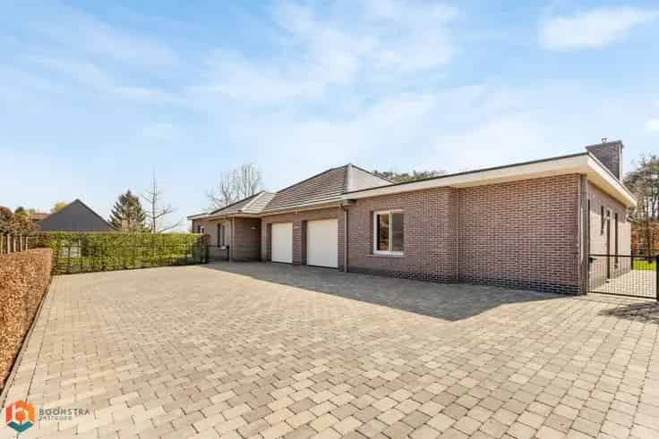 Gelijkvloerse Villa met 2 Woonentiteiten te Peulis