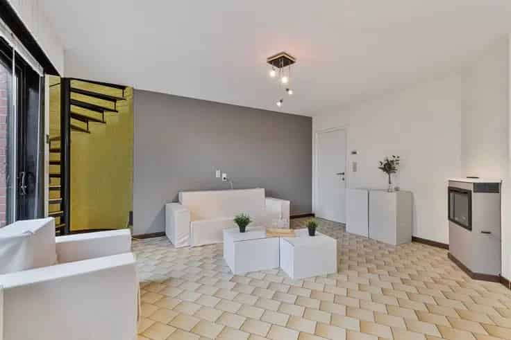 Huis Te Koop Waregem: Ruime woning met 4 slaapkamers en handelsruimte
