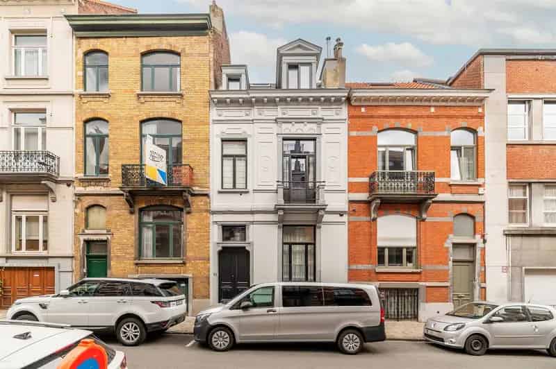 Huis te koop 4 slaapkamers Elsene tuin gerenoveerd