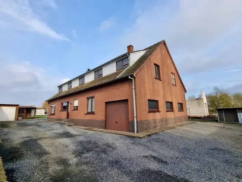 Ruime woning met weide en uitzicht