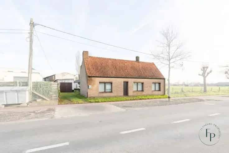 Te renoveren hoeve Knesselare: 836m², bouwvergunning, groene omgeving