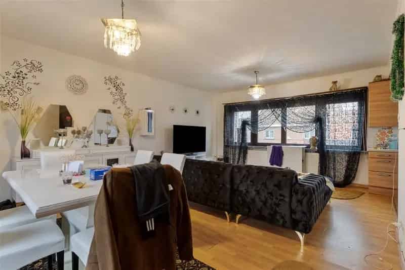Huis te huur Oostakker: Ruime Bel-Etage met Tuin en Garage