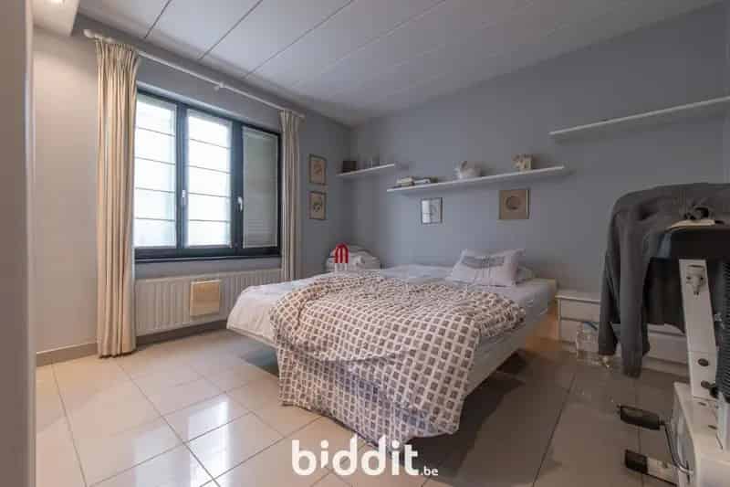 Instapklare woning met garage en tuin