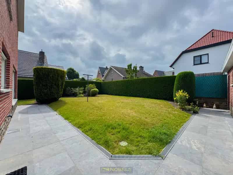 Huis te koop Merelbeke: Open bebouwing met garage en tuin
