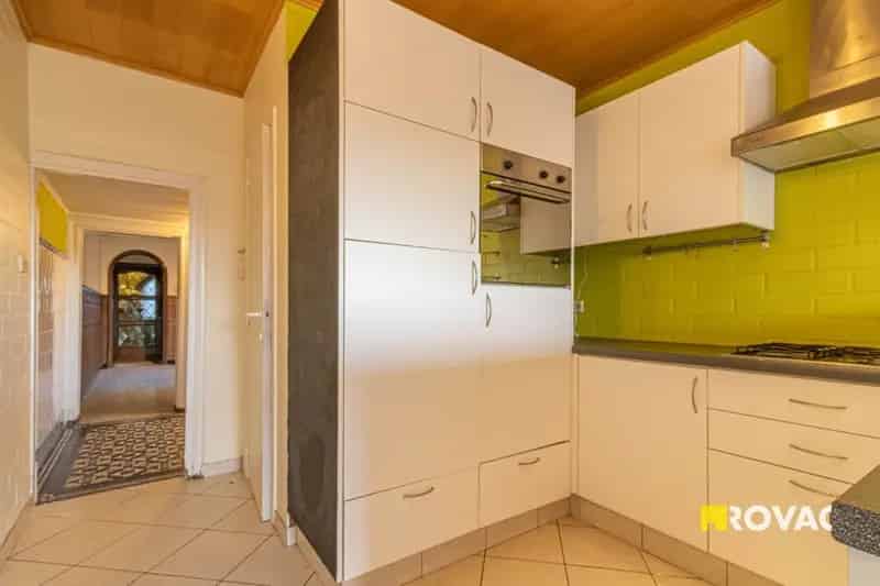 Te Koop: 2 Slaapkamers (Mogelijk 3) en Tuin