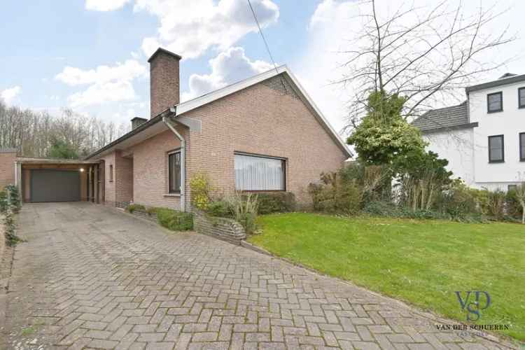 Te koop bungalow in Gavere met lichtrijke inkomhal en aangename leefruimte