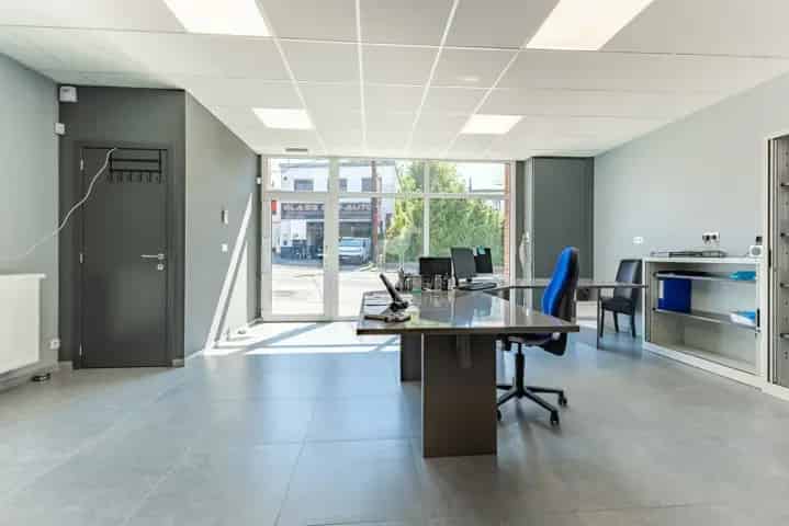 Huis te Koop Fayt-Lez-Manage - Gecombineerd Gebouw met Magazijn