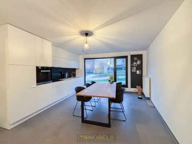 Te huur lichtrijk appartement in Maarkedal met moderne afwerking