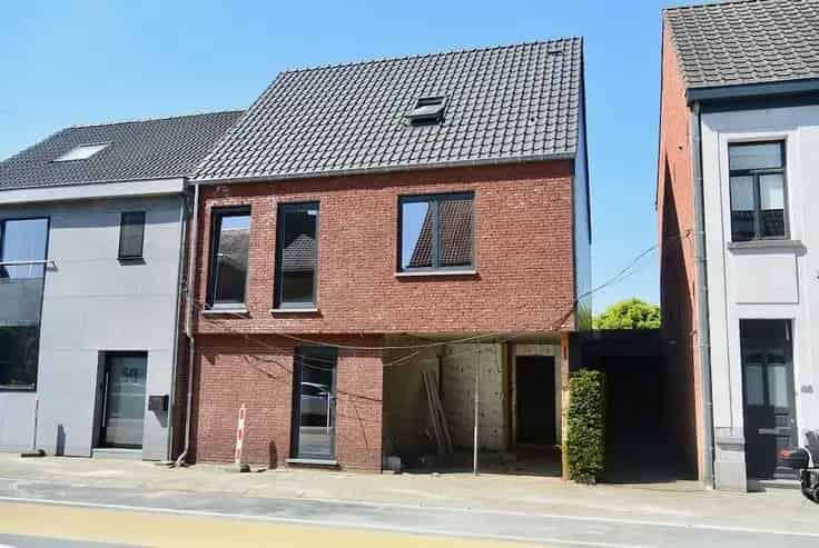 Huis Te Koop 4 Slaapkamers Overdekte Parking Tuin