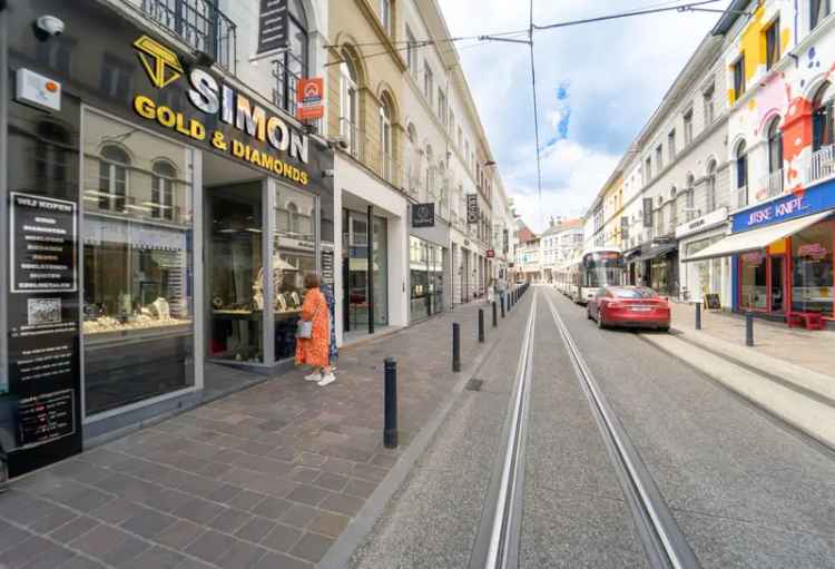 Handelspand te koop in drukke winkestraat