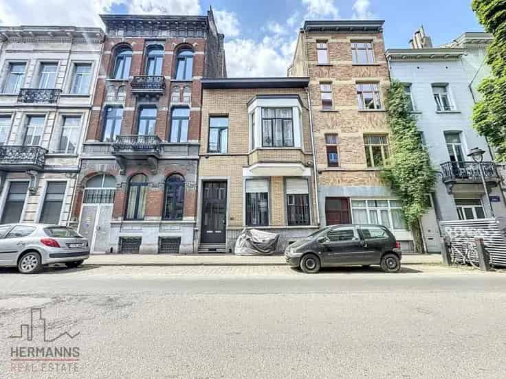 Appartementsgebouw Te Koop Hallepoort Koningslaan