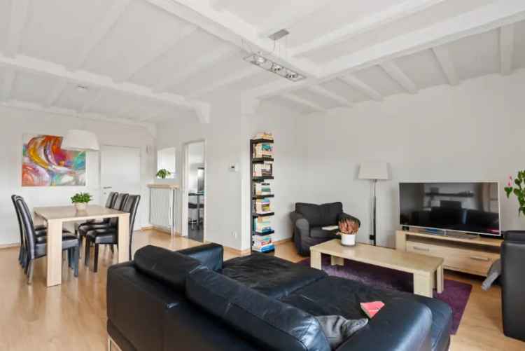 Te koop appartement met 2 slaapkamers, terras en garage in centrale ligging