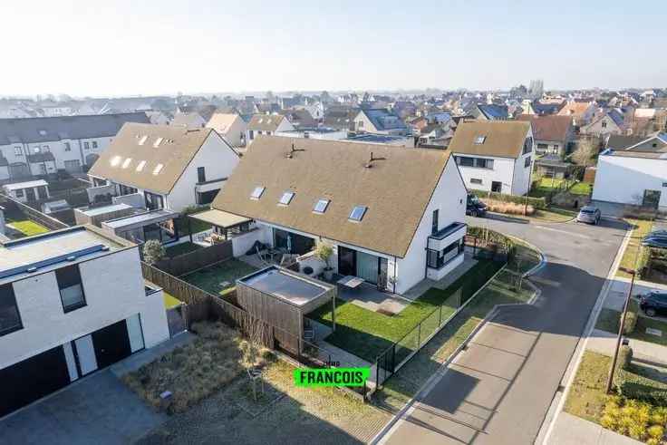 Te koop moderne benwoning in De Haan met tuin en garage