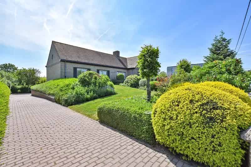 Huis te koop Diksmuide: Ruime woning met grote tuin nabij centrum