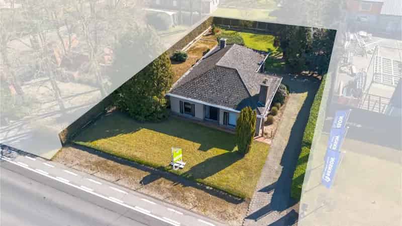 Huis te Koop Waregem: Ruime Bungalow te Renoveren
