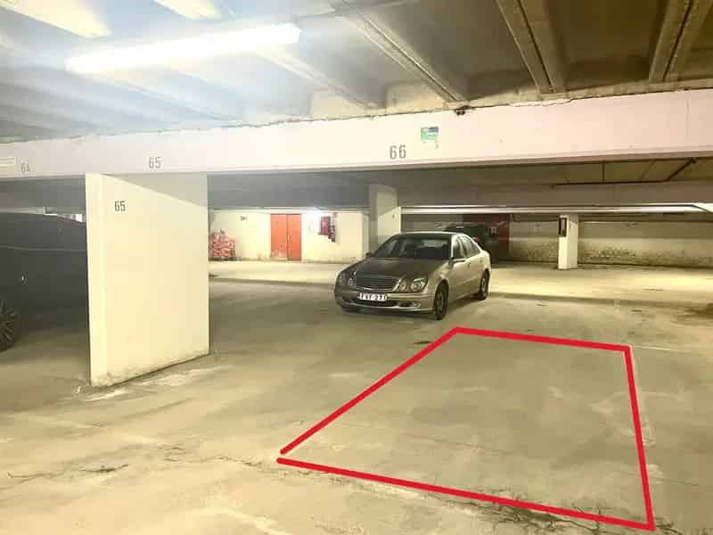 Autostaanplaats te Huur Empire Center Diamantwijk