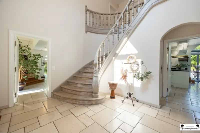 Huis te huur Brasschaat: Luxe villa met zwembad en tuin