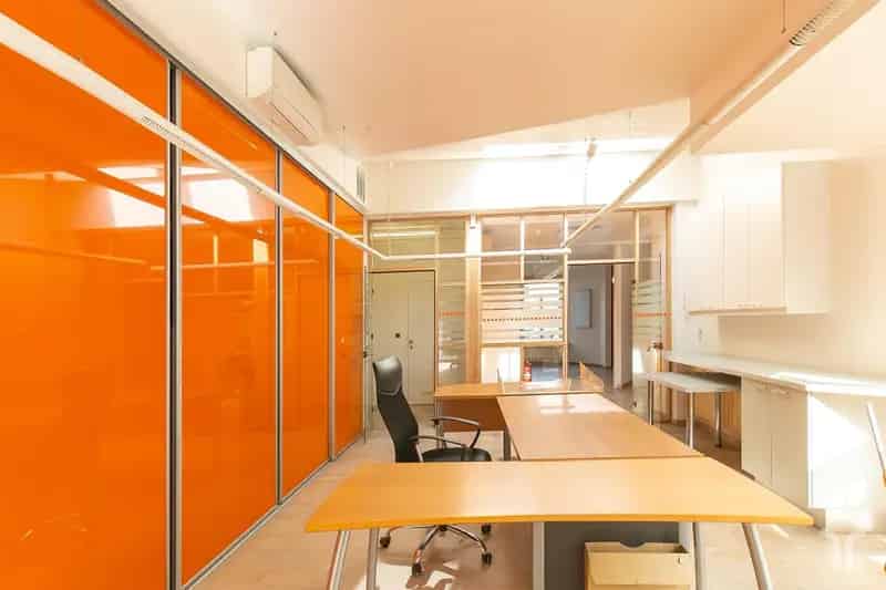 Kantoorgebouw met Appartement 3 Slaapkamers Parking