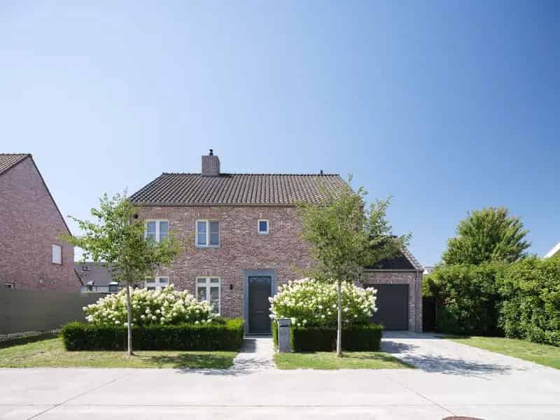 Exclusieve Villa met Zwembad  in Rustige Straat