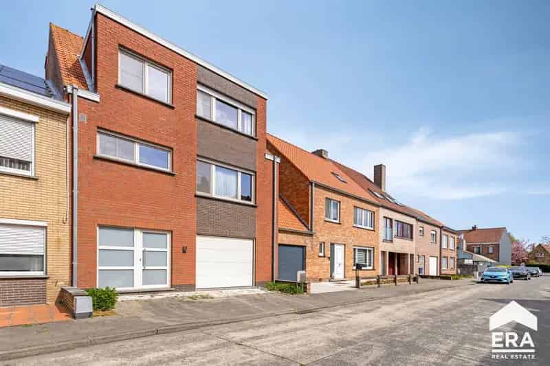 Bel-"etage Assebroek: 3 slaapkamers, garage, levenslang huurcontract
