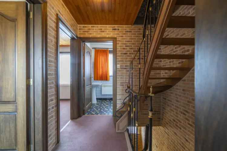 Te renoveren gezinswoning met tuin in Aalbeke