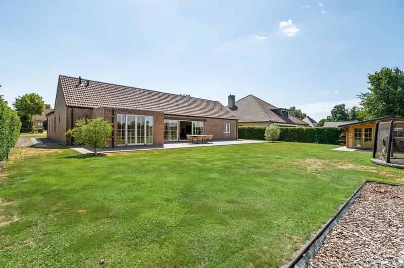 Gelijkvloerse Villa 3 4 slaapkamers 1319m2 grond