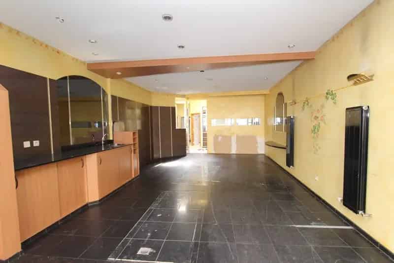 Grote woning met handelsruimte Tongeren