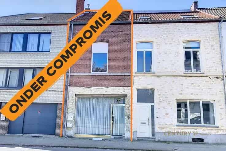 Huis Te Koop Landen Centrum: Stadswoning met 2 Appartementen en Garage