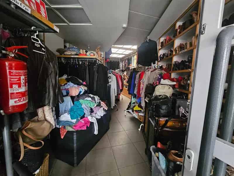 Handelspand met Woonst te Koop