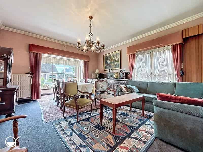 Te renoveren woning met dubbele garage te Nazareth