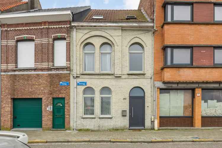 Op te frissen woning (210m2) met 5 slaapkamers te koop!