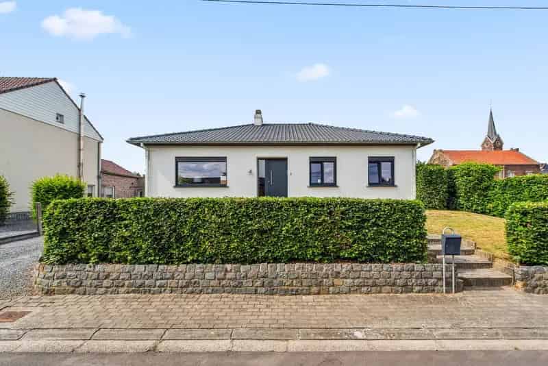 Bungalow 3 slaapkamers nieuw dak garage
