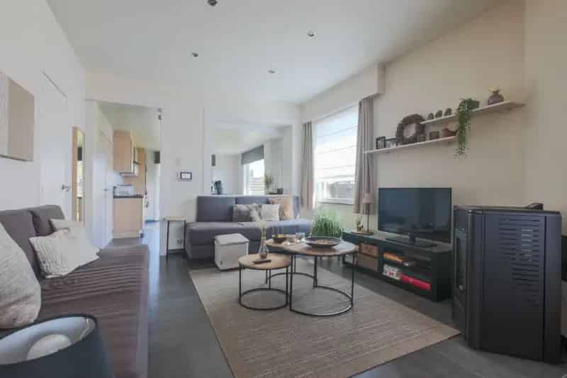 Halfopen Woning 3 Slaapkamers Tuin Garage