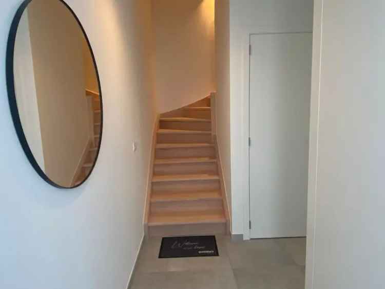 Halfopen Nieuwbouwwoning te Huur Sint Eloois Vijve