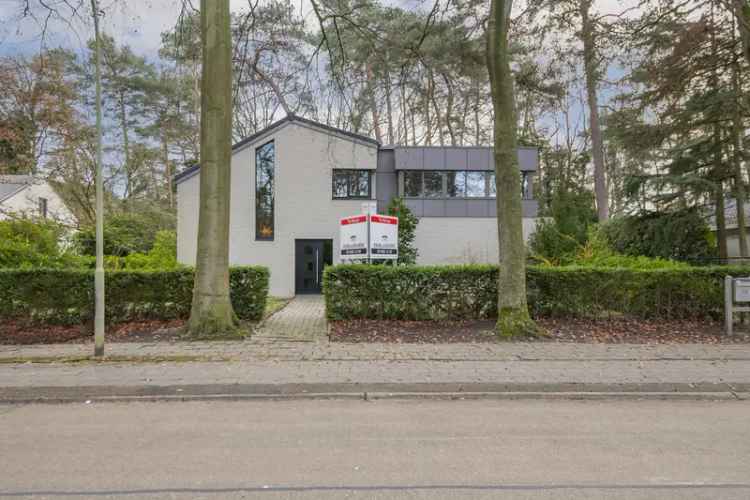 Seventies Villa te Brasschaat Ruime gezinswoning