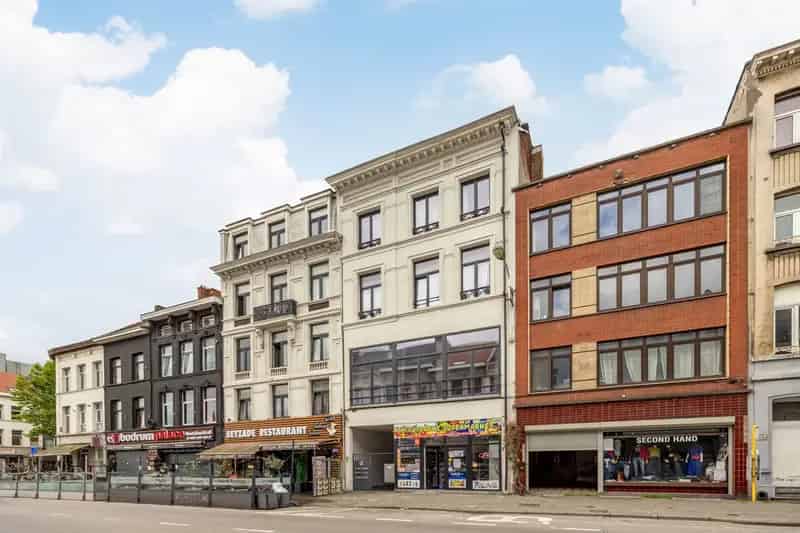 Appartement 2 slaapkamers Zuid-gericht terras gerenoveerd 2020
