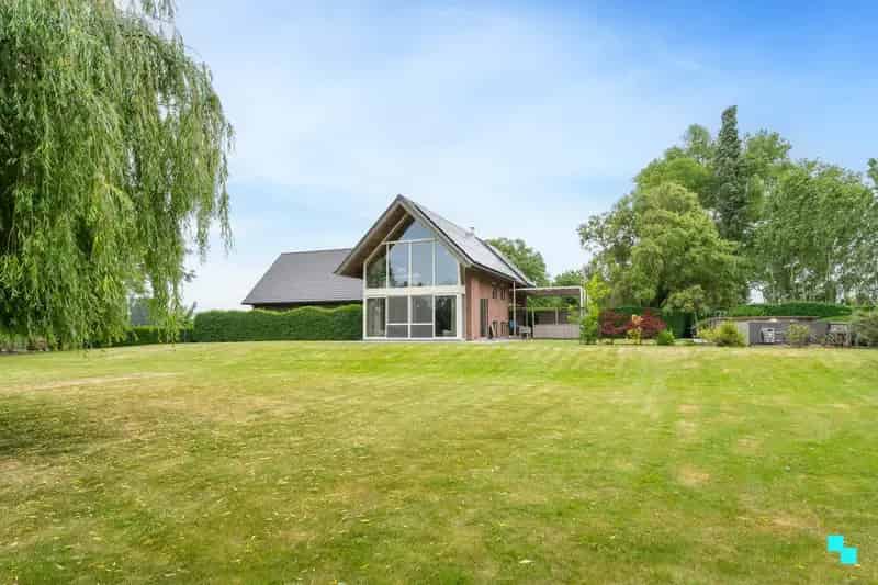 Huis te huur Oekene: Landelijke woning 326m² met zwembad