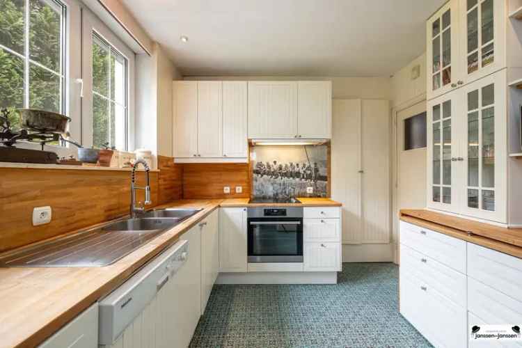 Huis te huur Vriesdonk Brasschaat: Klassieke Villa met Grote Tuin