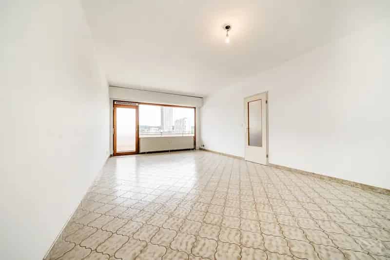 Appartement te koop 2 slaapkamers te renoveren met garage
