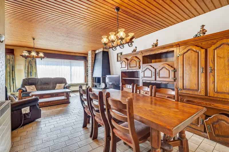 Huis te Koop Ruime HOB met Potentieel en Prachtig Uitzicht