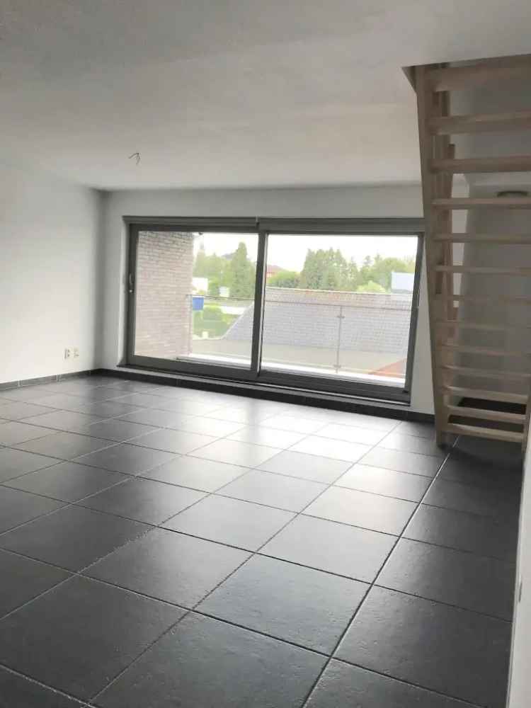 Duplexappartement te huur in Ninove met moderne inrichting en terras