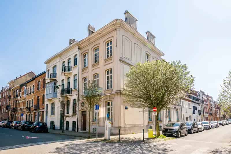 Herenhuis Etterbeek Montgomery 8 Slaapkamers 530m²