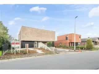 Villa te koop Lommel - Ruime woning met 3 slaapkamers, lift en garage