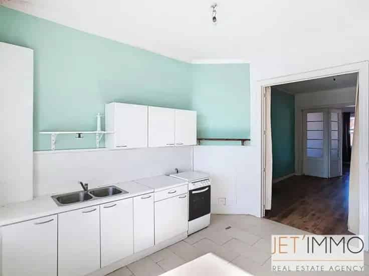 Appartement te renoveren 2 slaapkamers terras kelder