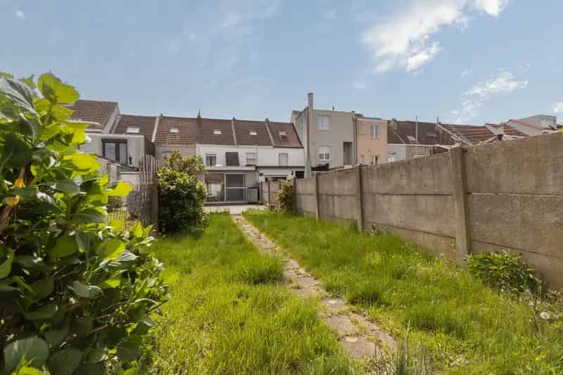 Huis te koop 3 slaapkamers Nabij scholen en winkels